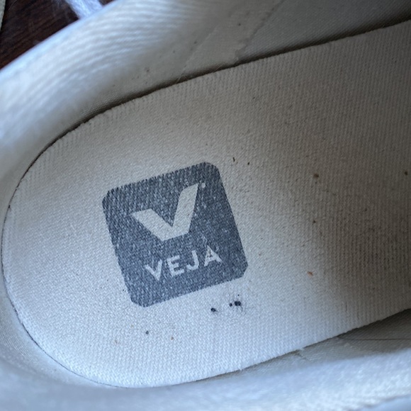VEJA Esplar Leather Logo Sneakers - Picture 12 of 14